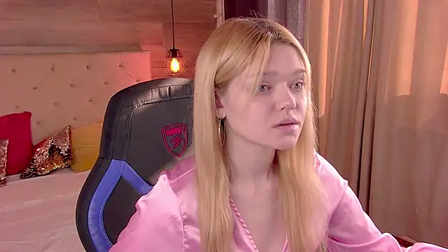 Snapshot of AdeleCartier chatting on 02/24/25, 07:33 AdeleCartier online show from 02/24/25, 07:33