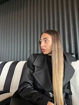 Snapshot of BonyBon29 chatting on 11/23/25, 10:03 BonyBon29 online show from 11/23/25, 10:03