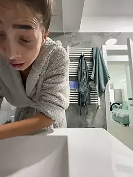 Snapshot of BonyBon29 chatting on 10/31/25, 10:45 BonyBon29 online show from 10/31/25, 10:45