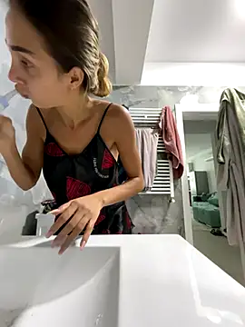 Snapshot of BonyBon29 chatting on 10/03/25, 06:48 BonyBon29 online show from 10/03/25, 06:48