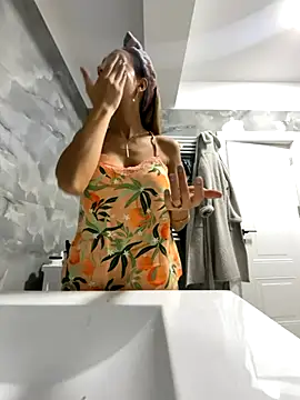 Snapshot of BonyBon29 chatting on 11/02/25, 11:04 BonyBon29 online show from 11/02/25, 11:04