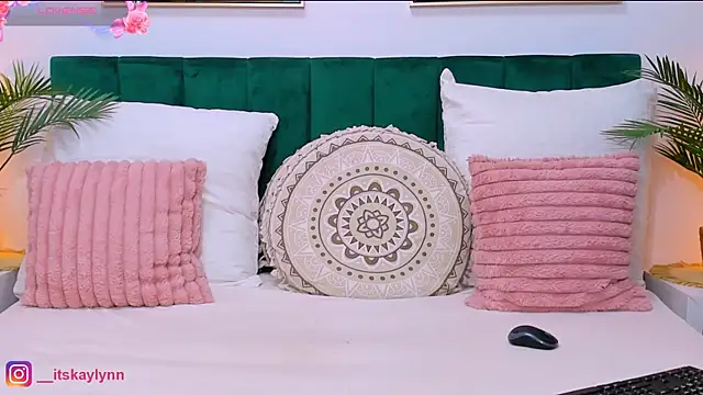 Kaylynn online show from 11/04/25, 04:05