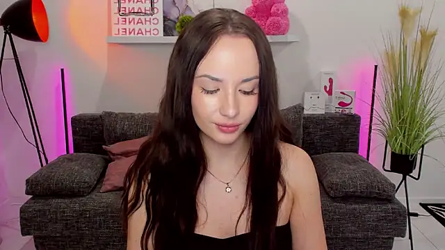 Snapshot of Suga_babe chatting on 03/03/25, 03:05 Suga babe online show from 03/03/25, 03:05