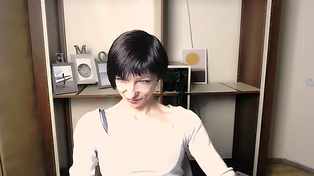  AngeliaFlow  online show from 11/08/25, 07:45