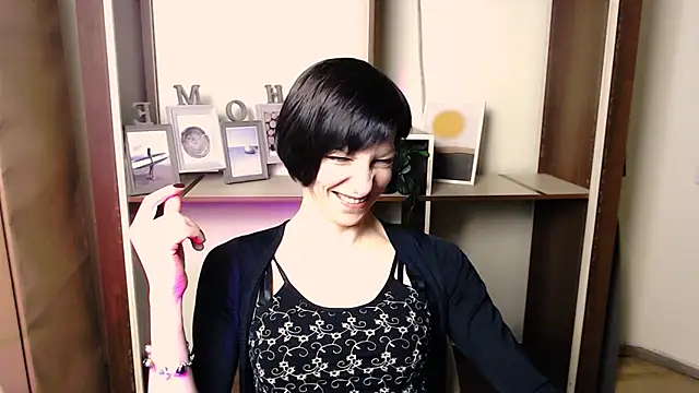  AngeliaFlow  online show from 11/24/25, 07:52