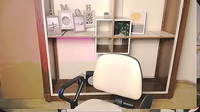  AngeliaFlow  online show from 05/08/26, 08:29