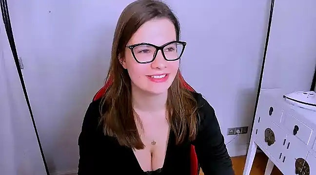 Snapshot of CarolineFlirt chatting on 03/07/25, 09:17 CarolineFlirt online show from 03/07/25, 09:17