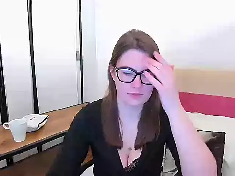 Snapshot of CarolineFlirt chatting on 02/20/25, 03:19 CarolineFlirt online show from 02/20/25, 03:19