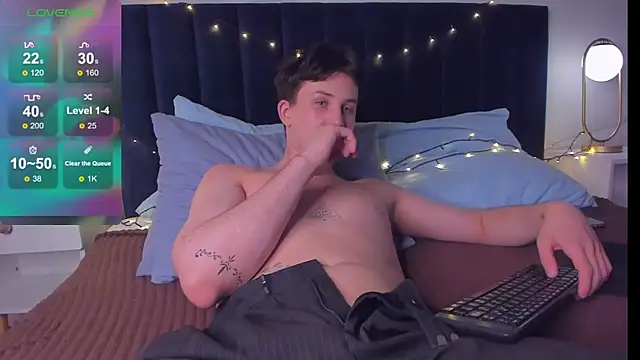 AdrianoAubert online show from 10/12/25, 03:35