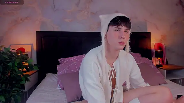 AdrianoAubert online show from 11/17/25, 10:52