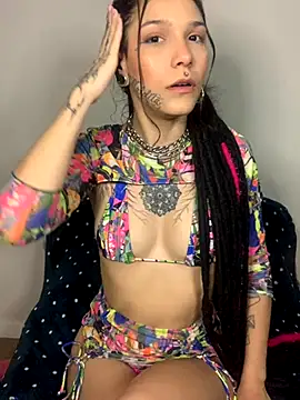 Snapshot of nickelfie chatting on 10/30/25, 10:35 nickelfie online show from 10/30/25, 10:35