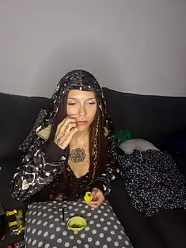 Snapshot of nickelfie chatting on 03/01/25, 10:53 nickelfie online show from 03/01/25, 10:53