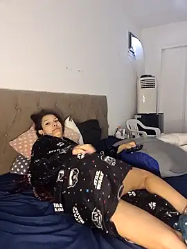 Snapshot of nickelfie chatting on 02/25/25, 10:59 nickelfie online show from 02/25/25, 10:59