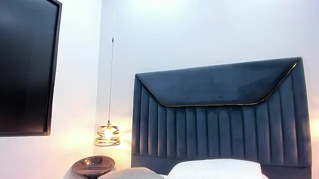 ZamiraGates online show from 09/28/25, 04:19