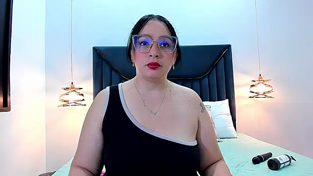 ZamiraGates online show from 02/26/25, 05:24