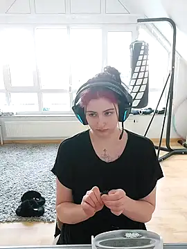 Snapshot of Gamergirl-Linela chatting on 03/07/25, 04:11 Gamergirl-Linela online show from 03/07/25, 04:11