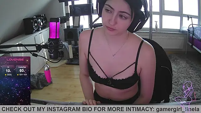 Snapshot of Gamergirl-Linela chatting on 10/07/25, 03:24 Gamergirl-Linela online show from 10/07/25, 03:24
