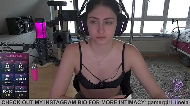 Snapshot of Gamergirl-Linela chatting on 09/22/25, 12:33 Gamergirl-Linela online show from 09/22/25, 12:33