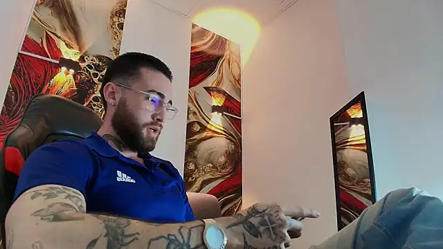 Luke davis01 online show from 11/18/25, 02:42