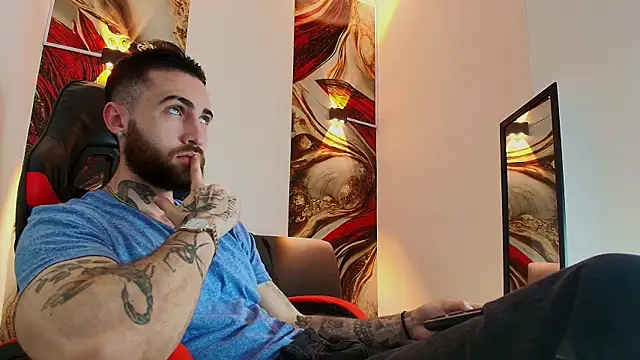 Luke davis01 online show from 10/24/25, 01:43