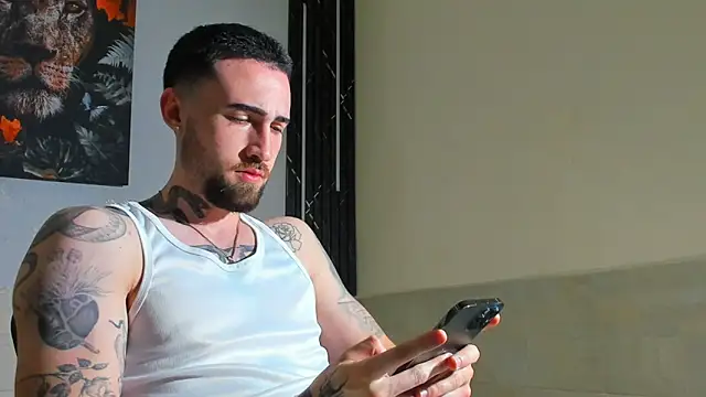 Snapshot of Luke_davis01 chatting on 03/01/25, 01:07 Luke davis01 online show from 03/01/25, 01:07