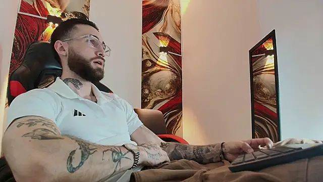 Luke davis01 online show from 11/05/25, 01:14