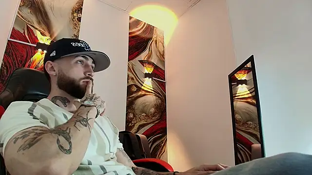 Luke davis01 online show from 10/31/25, 01:19