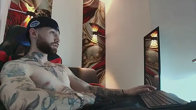 Luke davis01 online show from 12/17/25, 01:16