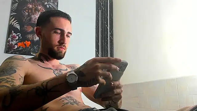 Snapshot of Luke_davis01 chatting on 03/18/25, 04:50 Luke davis01 online show from 03/18/25, 04:50