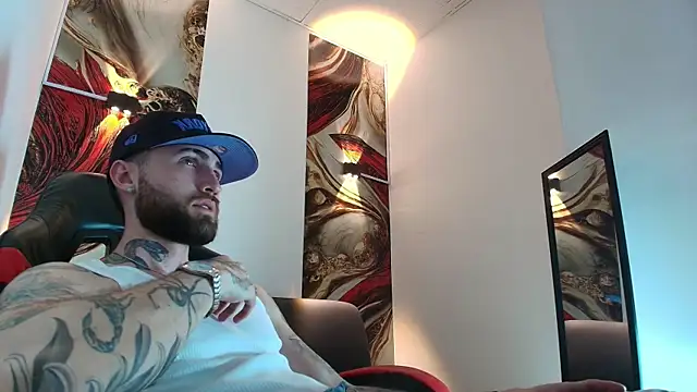 Luke davis01 online show from 12/23/25, 04:01