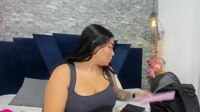 Snapshot of Sophia_Brunett chatting on 11/12/25, 12:20 Sophia Brunett online show from 11/12/25, 12:20