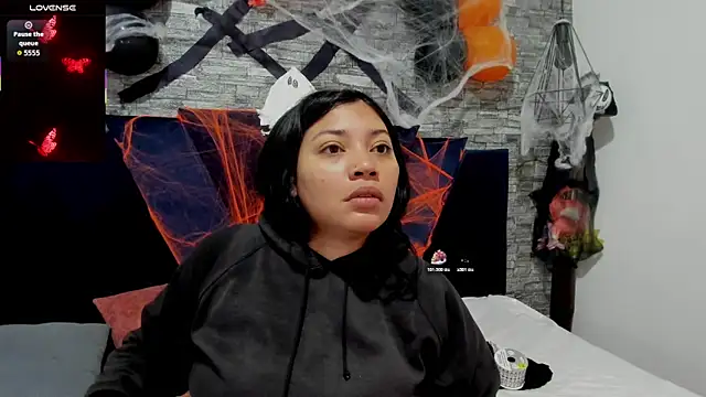 Snapshot of Sophia_Brunett chatting on 10/27/25, 11:44 Sophia Brunett online show from 10/27/25, 11:44