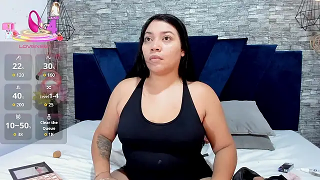 Snapshot of Sophia_Brunett chatting on 09/17/25, 11:45 Sophia Brunett online show from 09/17/25, 11:45