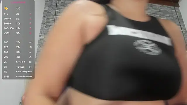 Snapshot of Sophia_Brunett chatting on 10/17/25, 12:18 Sophia Brunett online show from 10/17/25, 12:18