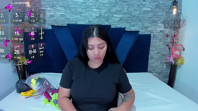 Snapshot of Sophia_Brunett chatting on 10/10/25, 11:55 Sophia Brunett online show from 10/10/25, 11:55