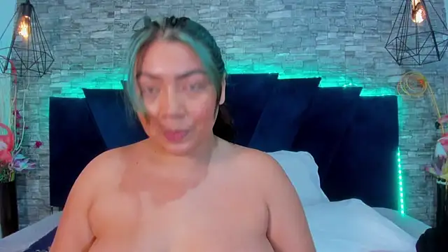 Sophia Brunett online show from 04/17/26, 08:00