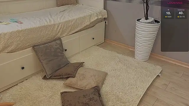 Nicole Hampton online show from 03/10/25, 12:50
