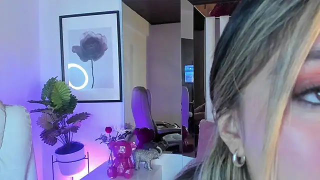 Snapshot of Cloee_Rainbow1 chatting on 02/17/26, 12:13 Cloee Rainbow1 online show from 02/17/26, 12:13