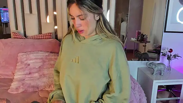 Cloee Rainbow1 online show from 03/23/26, 12:05