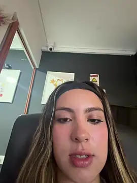 Cloee Rainbow1 online show from 03/25/26, 12:04