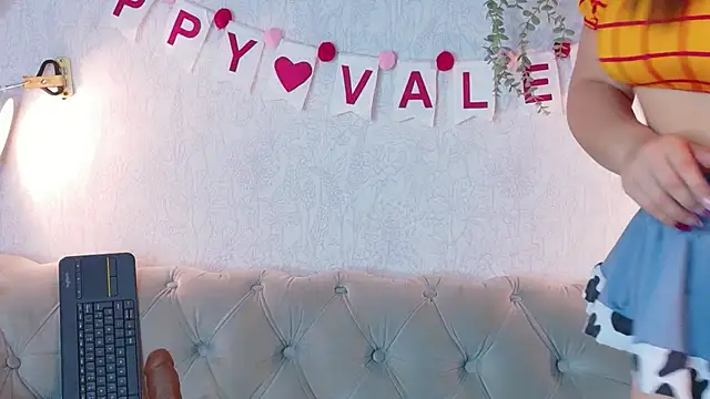 Snapshot of Cloee_Rainbow1 chatting on 02/11/26, 12:05 Cloee Rainbow1 online show from 02/11/26, 12:05