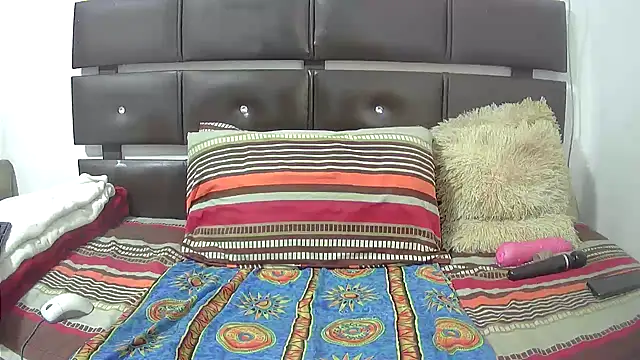 Snapshot of Mishanti chatting on 10/27/25, 08:54 Mishanti online show from 10/27/25, 08:54