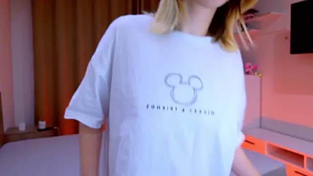 Bella amory online show from 11/18/25, 02:53