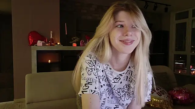 Snapshot of Bella_amory chatting on 02/16/25, 06:54 Bella amory online show from 02/16/25, 06:54