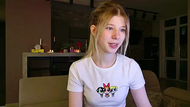 Snapshot of Bella_amory chatting on 03/06/25, 07:43 Bella amory online show from 03/06/25, 07:43