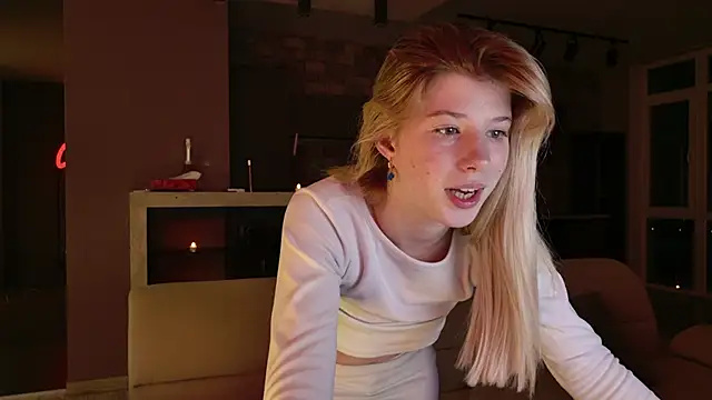 Snapshot of Bella_amory chatting on 02/11/25, 11:44 Bella amory online show from 02/11/25, 11:44