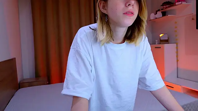 Snapshot of Bella_amory chatting on 10/30/25, 11:23 Bella amory online show from 10/30/25, 11:23