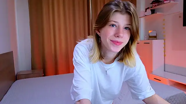 Bella amory online show from 10/31/25, 12:02