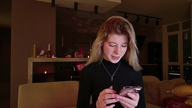 Snapshot of Bella_amory chatting on 02/20/25, 08:25 Bella amory online show from 02/20/25, 08:25