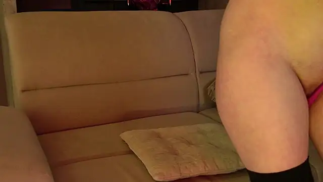 Snapshot of Bella_amory chatting on 02/22/25, 04:18 Bella amory online show from 02/22/25, 04:18